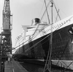 Susan Dobbs - Gwilym Lewis, Manod - Q.E. Southampton - Mrs Palmer USA Pengwern - Sep-67 thumbnail