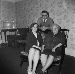 Susan Dobbs - Gwilym Lewis, Manod - Q.E. Southampton - Mrs Palmer USA Pengwern - Sep-67 thumbnail